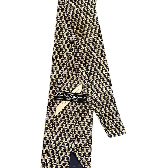 Salvatore Ferragamo Blue 100% Silk Toad LilyPad Whimsical Italy Tipped Tie